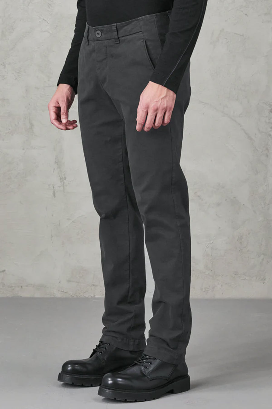 Buy the Transit Cotton Stretch Regular Fit Chinos in Charcoal at Intro. Spend £50 for free UK delivery. Official stockists. We ship worldwide.