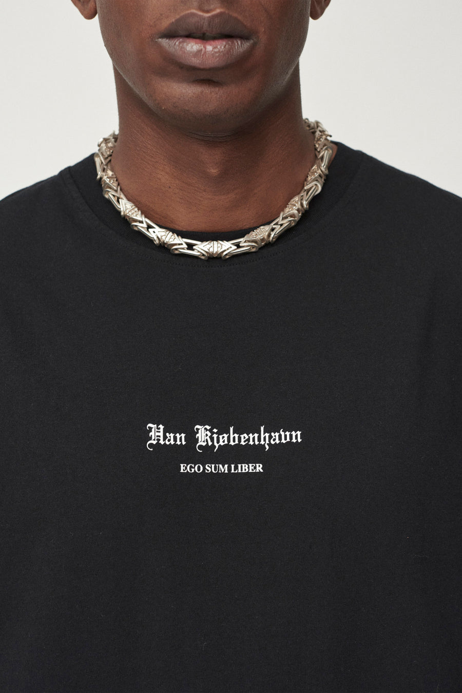 Buy the Han Kjobenhavn Ego Sum Liber Regular T-Shirt in Black at Intro. Spend £50 for free UK delivery. Official stockists. We ship worldwide.