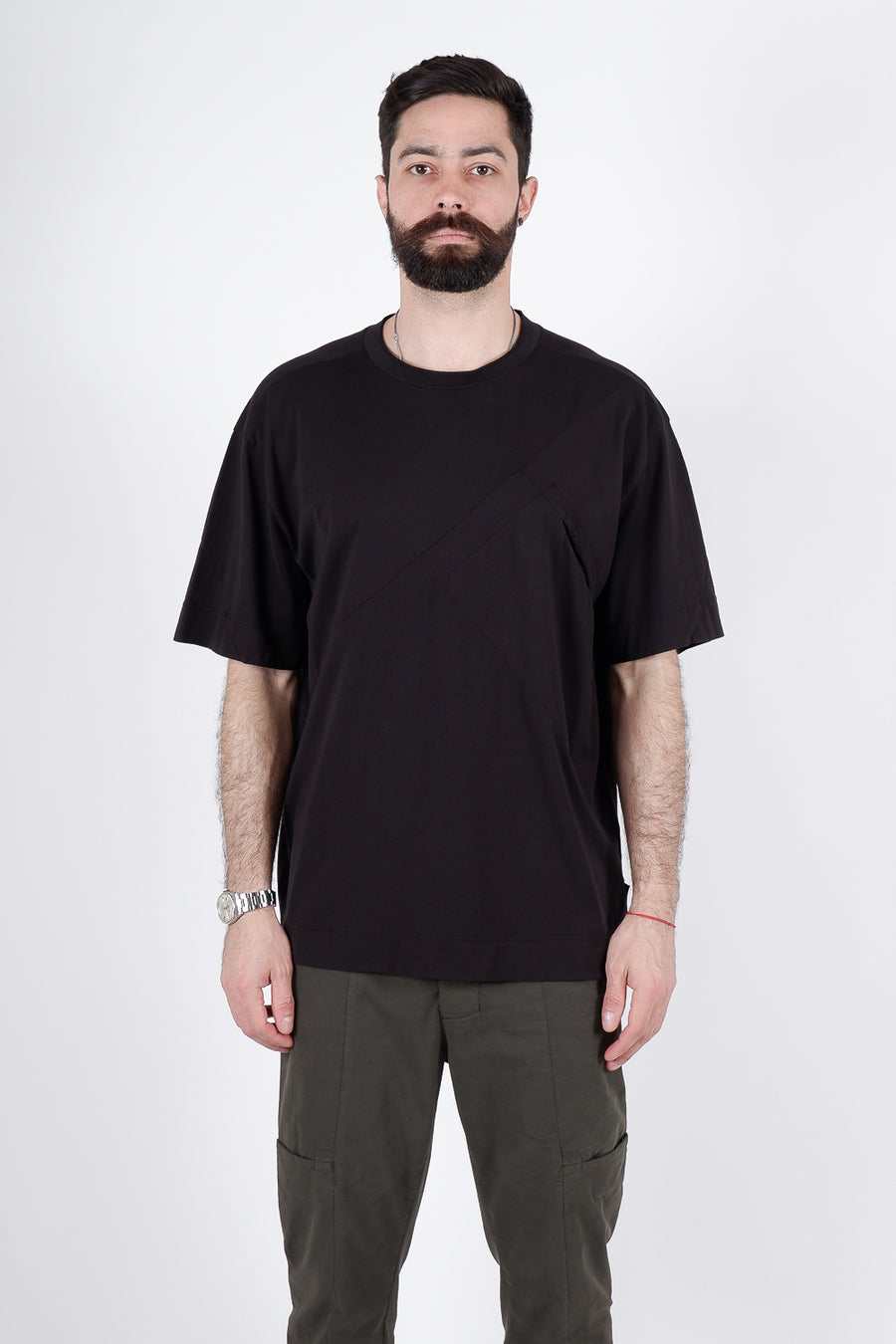 Buy the Transit Front Pocket Detail Oversized T-Shirt in Black at Intro. Spend £50 for free UK delivery. Official stockists. We ship worldwide.