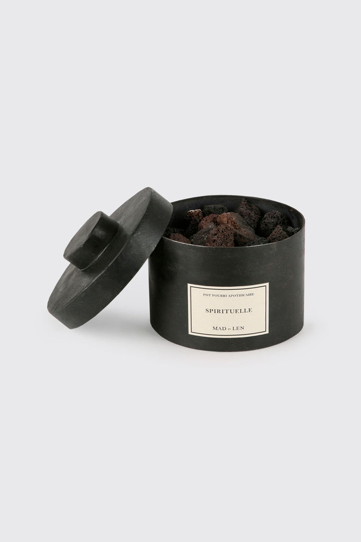Buy the Mad et Len Pot Pourri Apothicaire Petit Lava Rock Spirituelle at Intro. Spend £50 for free UK delivery. Official stockists. We ship worldwide.