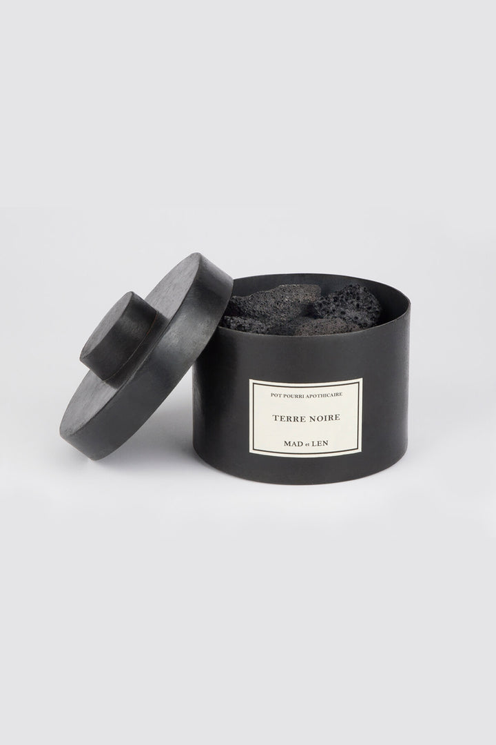 Buy the Mad et Len Pot Pourri Apothicaire Petit Lava Rock Terre Noire at Intro. Spend £50 for free UK delivery. Official stockists. We ship worldwide.