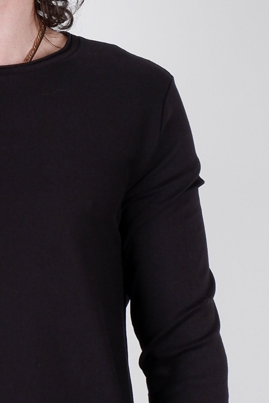Buy the Hannes Roether Raw Neck Cotton L/S T-Shirt in Black at Intro. Spend £50 for free UK delivery. Official stockists. We ship worldwide.