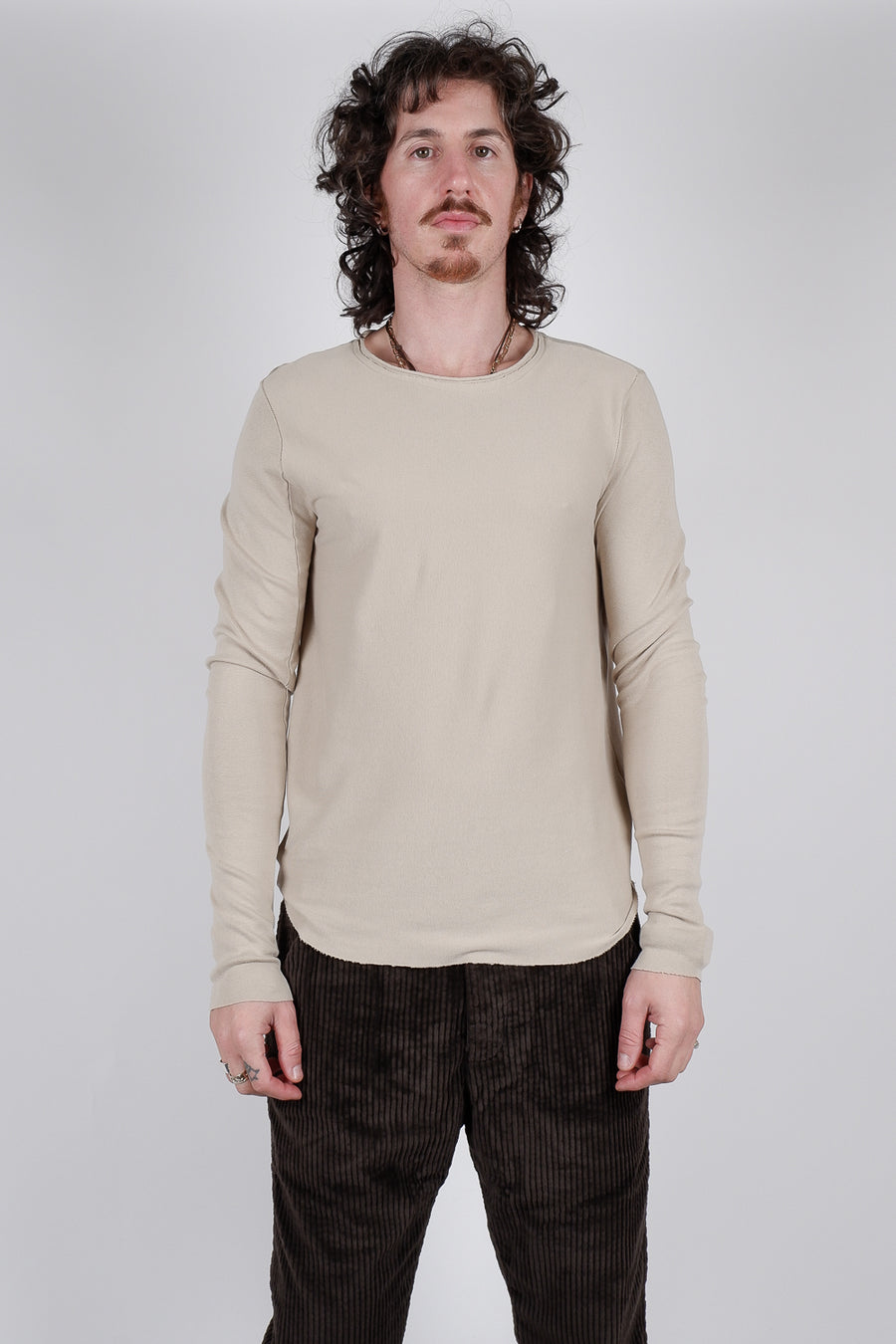 Buy the Hannes Roether Raw Neck Cotton L/S T-Shirt in Sand at Intro. Spend £50 for free UK delivery. Official stockists. We ship worldwide.