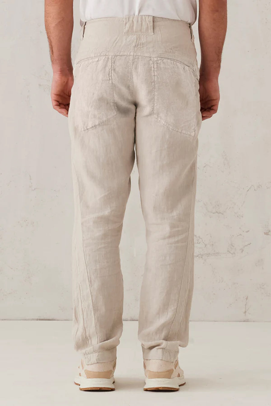Buy the Transit Regular Fit Linen Trousers in Ice at Intro. Spend £50 for free UK delivery. Official stockists. We ship worldwide.