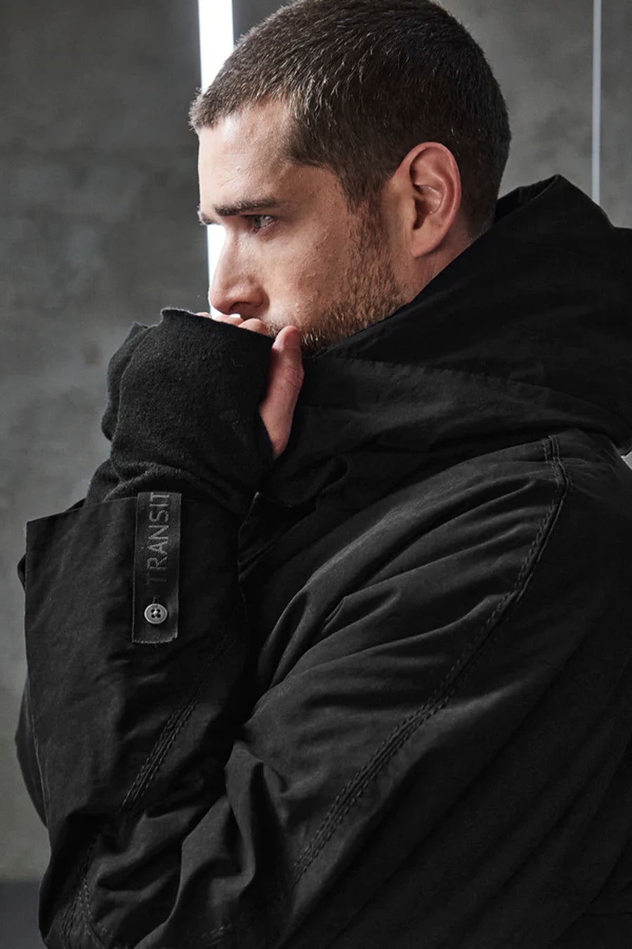 Buy the Transit Reversible Oversize Duck Down Jacket in Black at Intro. Spend £50 for free UK delivery. Official stockists. We ship worldwide.