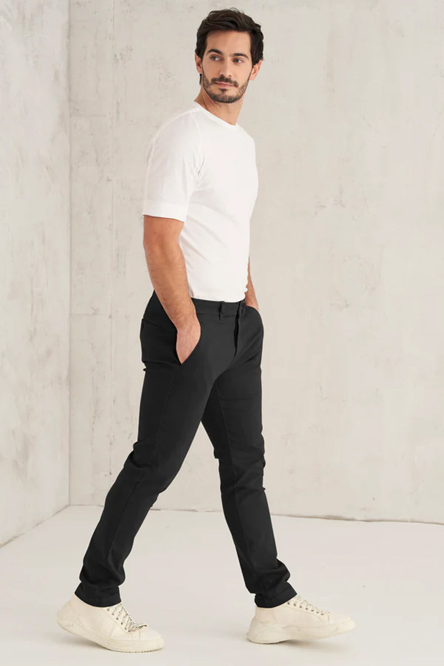 Buy the Transit Stretch Italian Cotton Chino Trousers in Black at Intro. Spend £50 for free UK delivery. Official stockists. We ship worldwide.