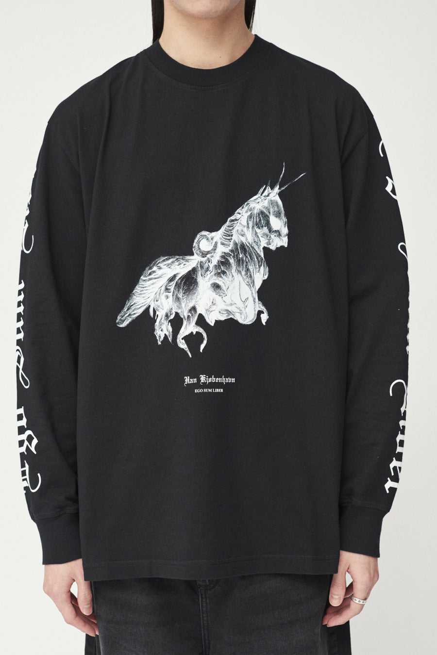 Buy the Han Kjobenhavn Unicorn Boxy L/S T-Shirt in Black at Intro. Spend £50 for free UK delivery. Official stockists. We ship worldwide.