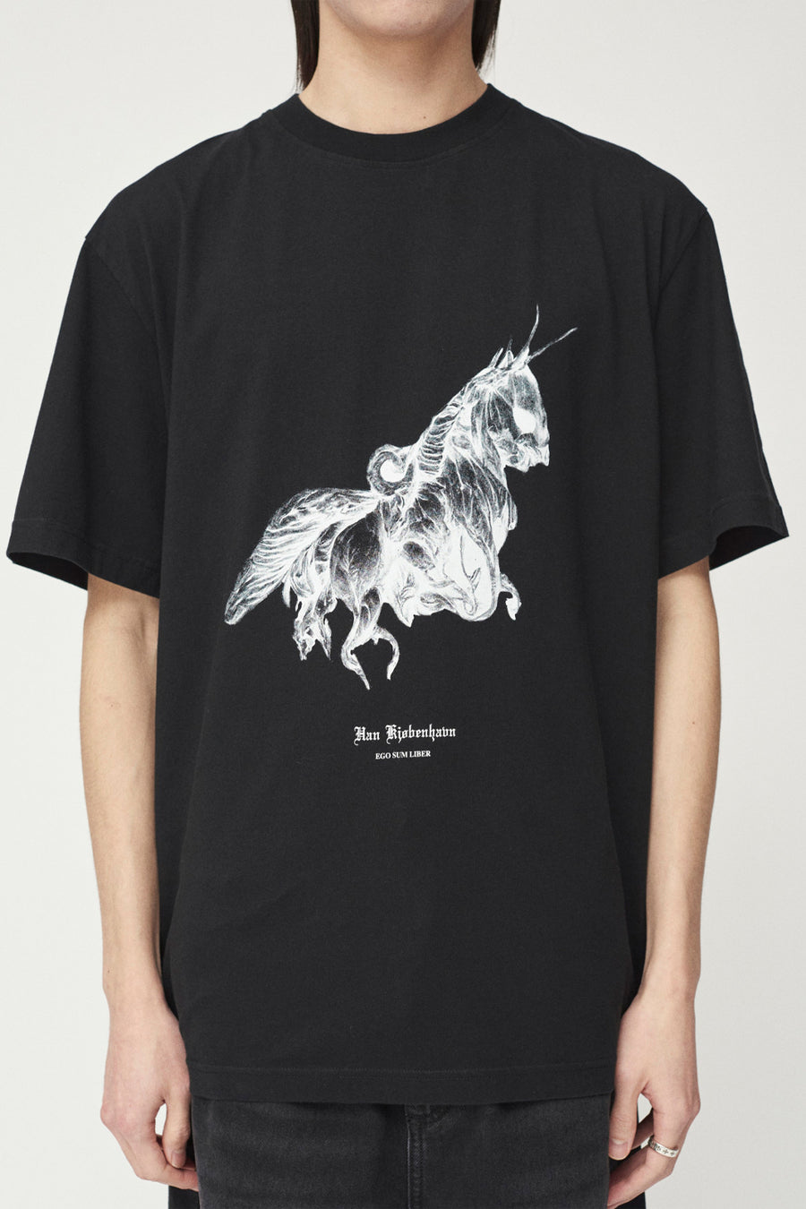 Buy the Han Kjobenhavn Unicorn boxy T-Shirt in Black at Intro. Spend £50 for free UK delivery. Official stockists. We ship worldwide.
