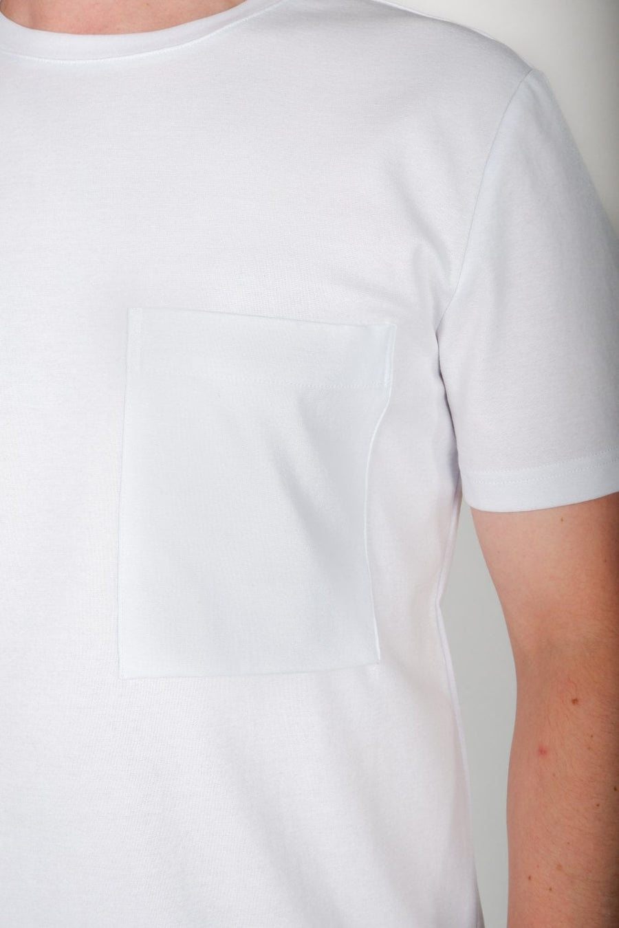 Buy the Antony Morato Front Pocket T-Shirt White at Intro. Spend £50 for free UK delivery. Official stockists. We ship worldwide.