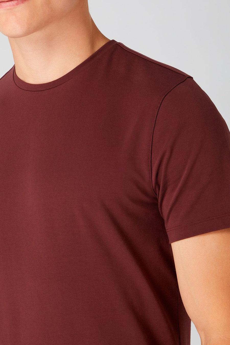 Buy the Remus Uomo Basic Round Neck T-Shirt in Burgundy at Intro. Spend £50 for free UK delivery. Official stockists. We ship worldwide.