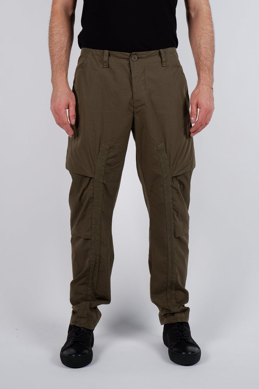 Buy the Transit Lightweight Cargo Trousers in Khaki at Intro. Spend £50 for free UK delivery. Official stockists. We ship worldwide.