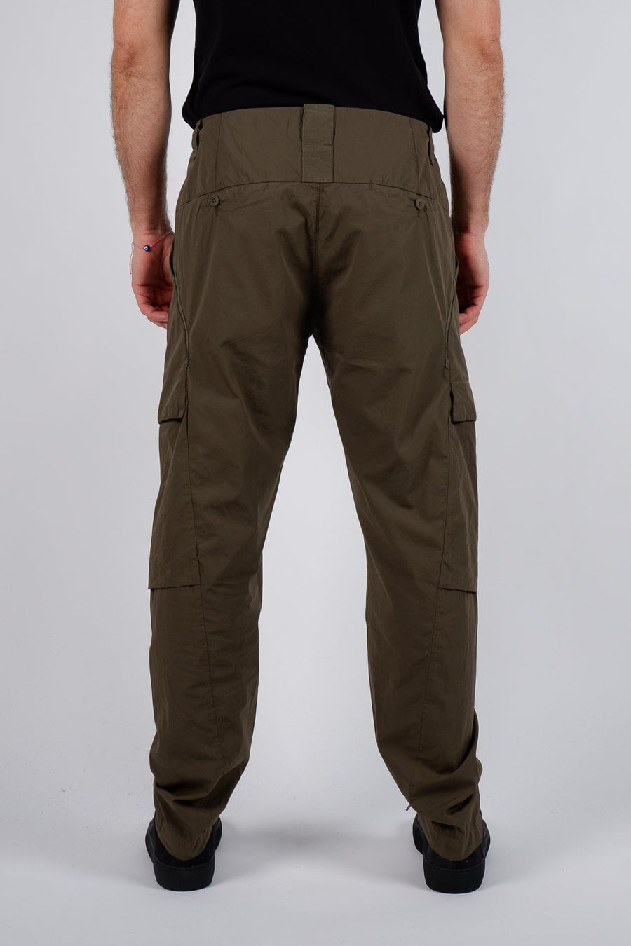 Buy the Transit Lightweight Cargo Trousers in Khaki at Intro. Spend £50 for free UK delivery. Official stockists. We ship worldwide.