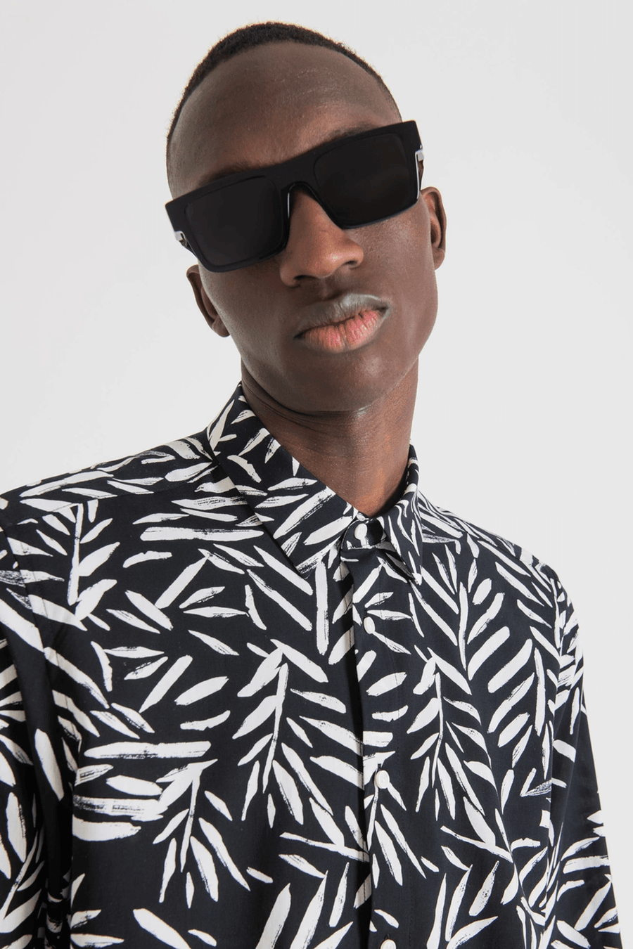 Buy the Antony Morato Barcelona Print Shirt in Black at Intro. Spend £50 for free UK delivery. Official stockists. We ship worldwide.