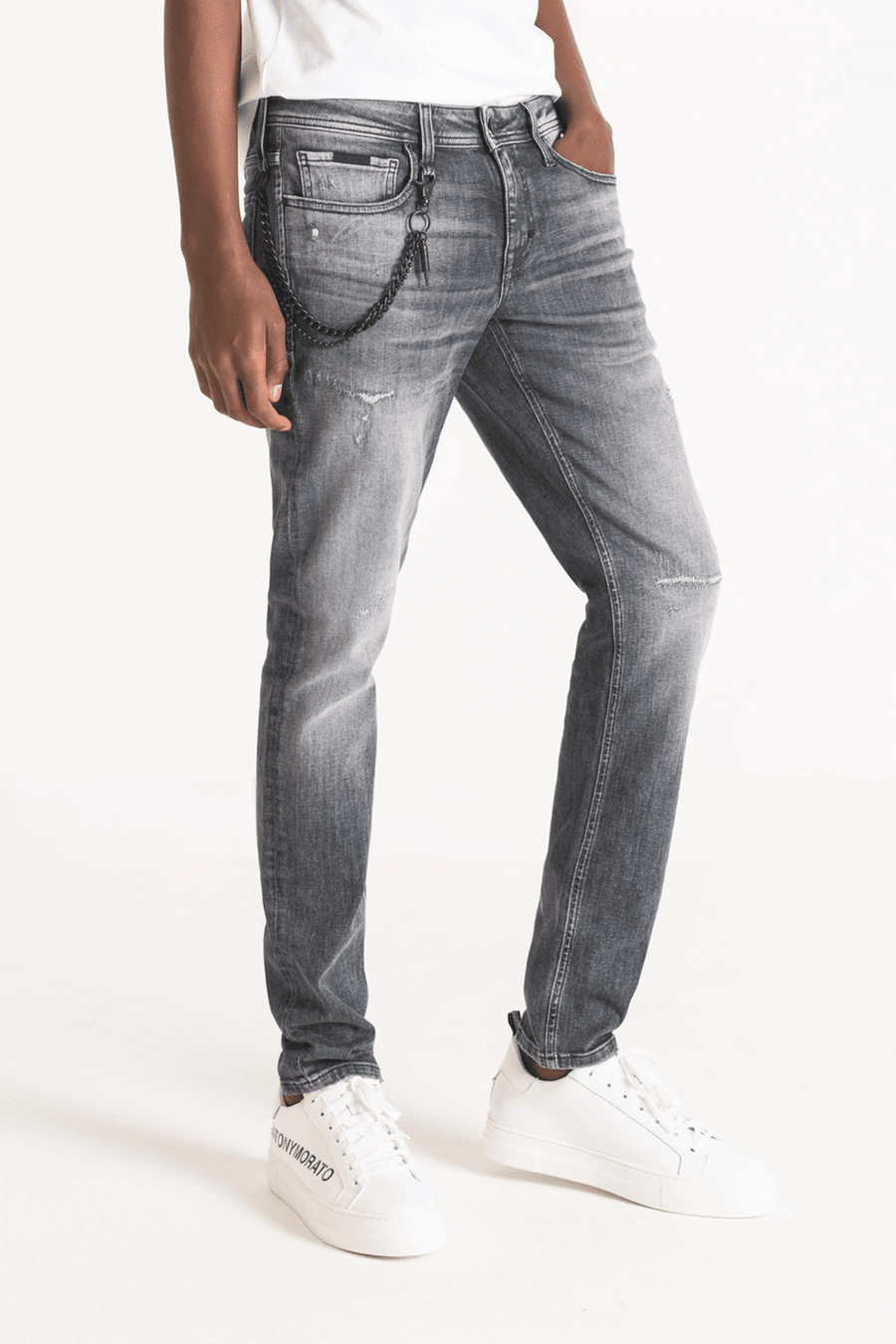 Buy the Antony Morato Iggy Tapered Fit Jeans in Grey at Intro. Spend £50 for free UK delivery. Official stockists. We ship worldwide.