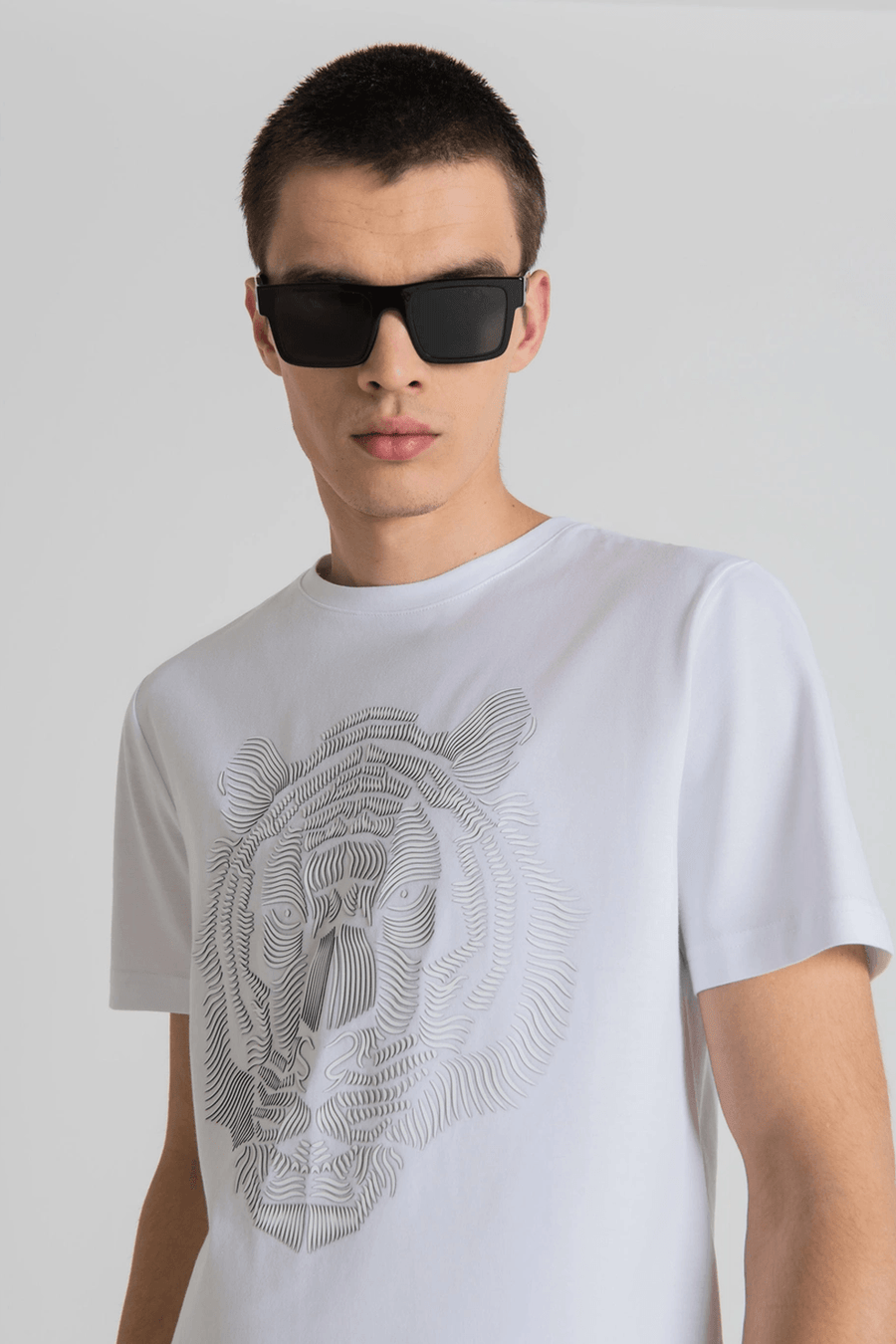 Buy the Antony Morato Slim Fit Tiger Print T-Shirt in White at Intro. Spend £50 for free UK delivery. Official stockists. We ship worldwide.