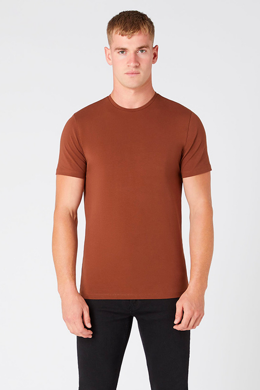 Buy the Remus Uomo Basic Round Neck T-Shirt Brown at Intro. Spend £50 for free UK delivery. Official stockists. We ship worldwide.