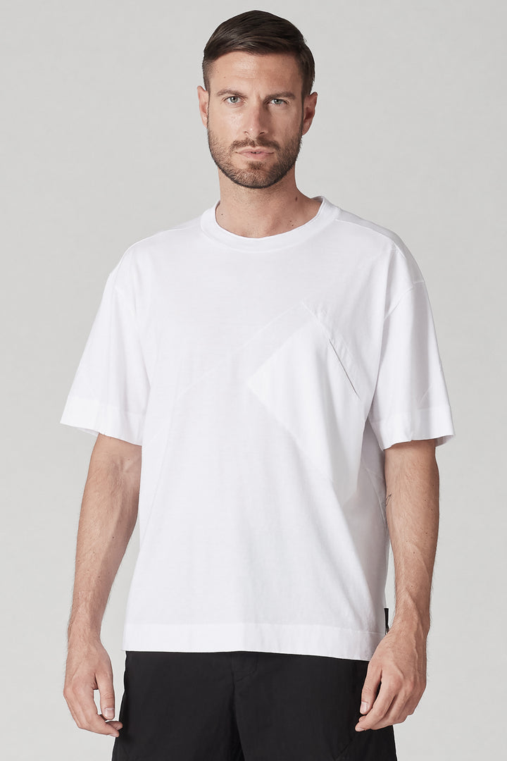 Buy the Transit Front Pocket Detail Oversized T-Shirt in White at Intro. Spend £50 for free UK delivery. Official stockists. We ship worldwide.