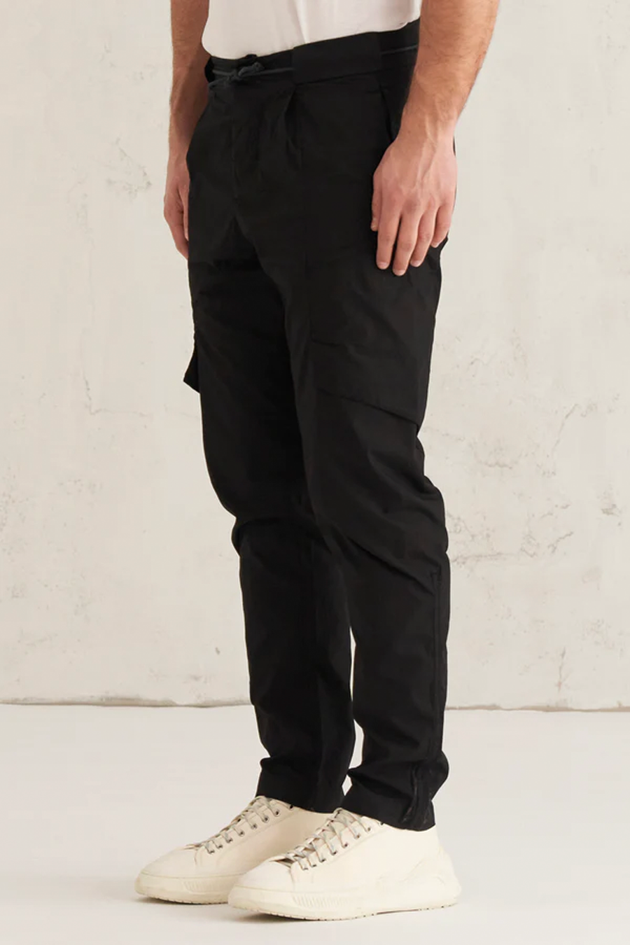 Buy the Transit Light Cotton Cargo Trousers in Black at Intro. Spend £50 for free UK delivery. Official stockists. We ship worldwide.
