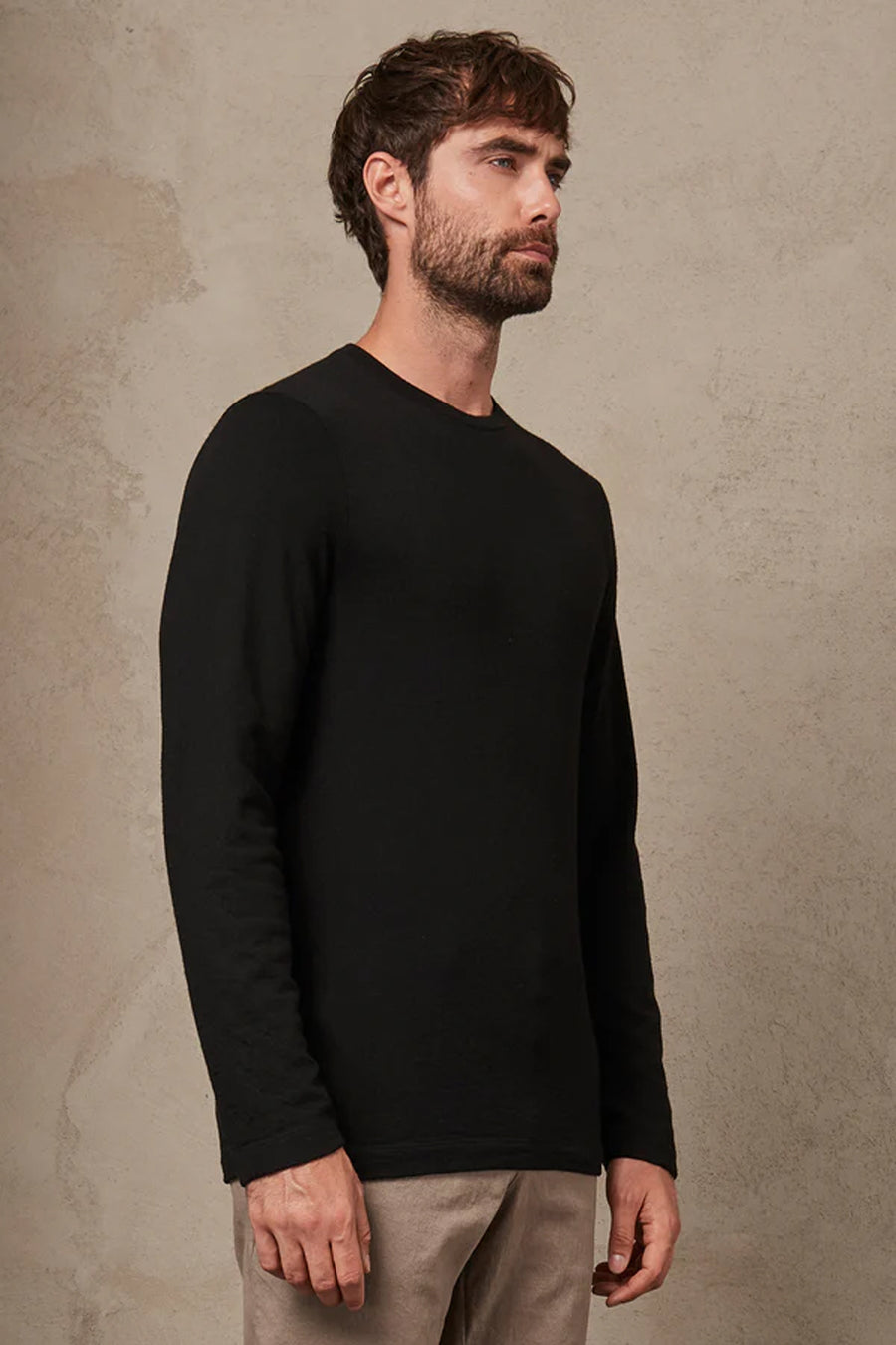 Buy the Transit Long Sleeve Heavy Wool T-Shirt Black at Intro. Spend £50 for free UK delivery. Official stockists. We ship worldwide.
