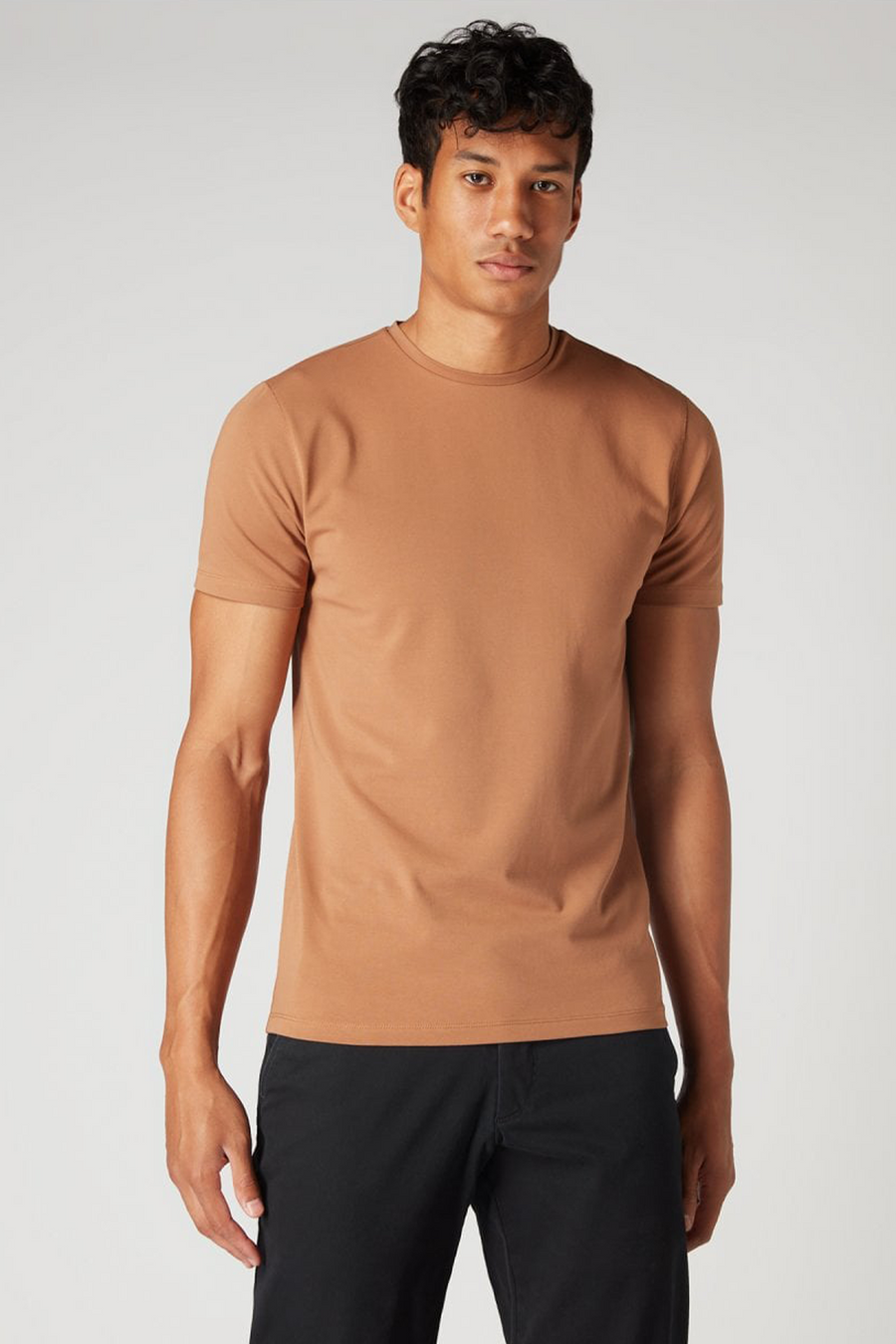 Buy the Remus Uomo Basic Round Neck T-Shirt Camel at Intro. Spend £50 for free UK delivery. Official stockists. We ship worldwide.