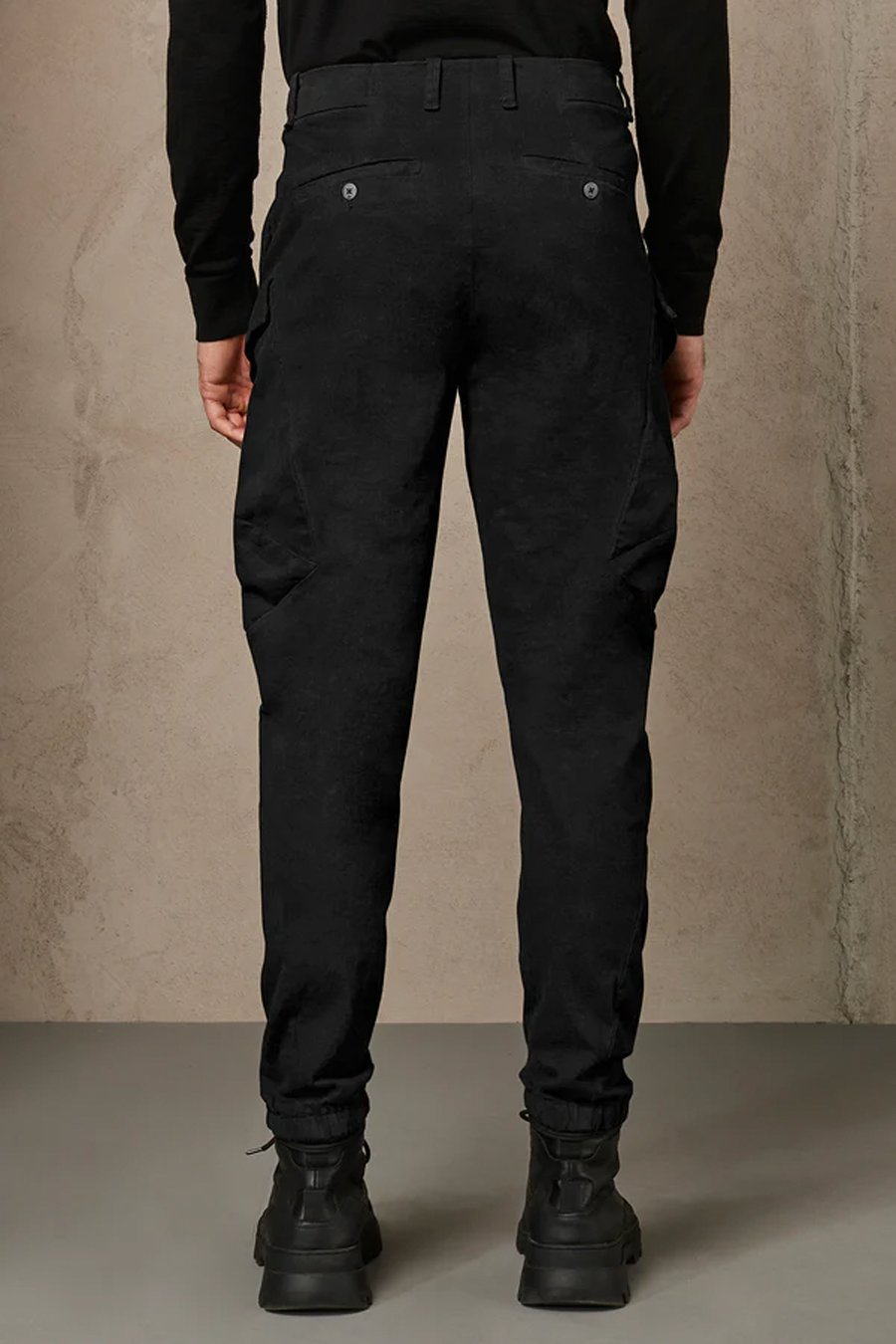 Buy the Transit Cotton/Wool Stretch Cargo Trousers Black at Intro. Spend £50 for free UK delivery. Official stockists. We ship worldwide.